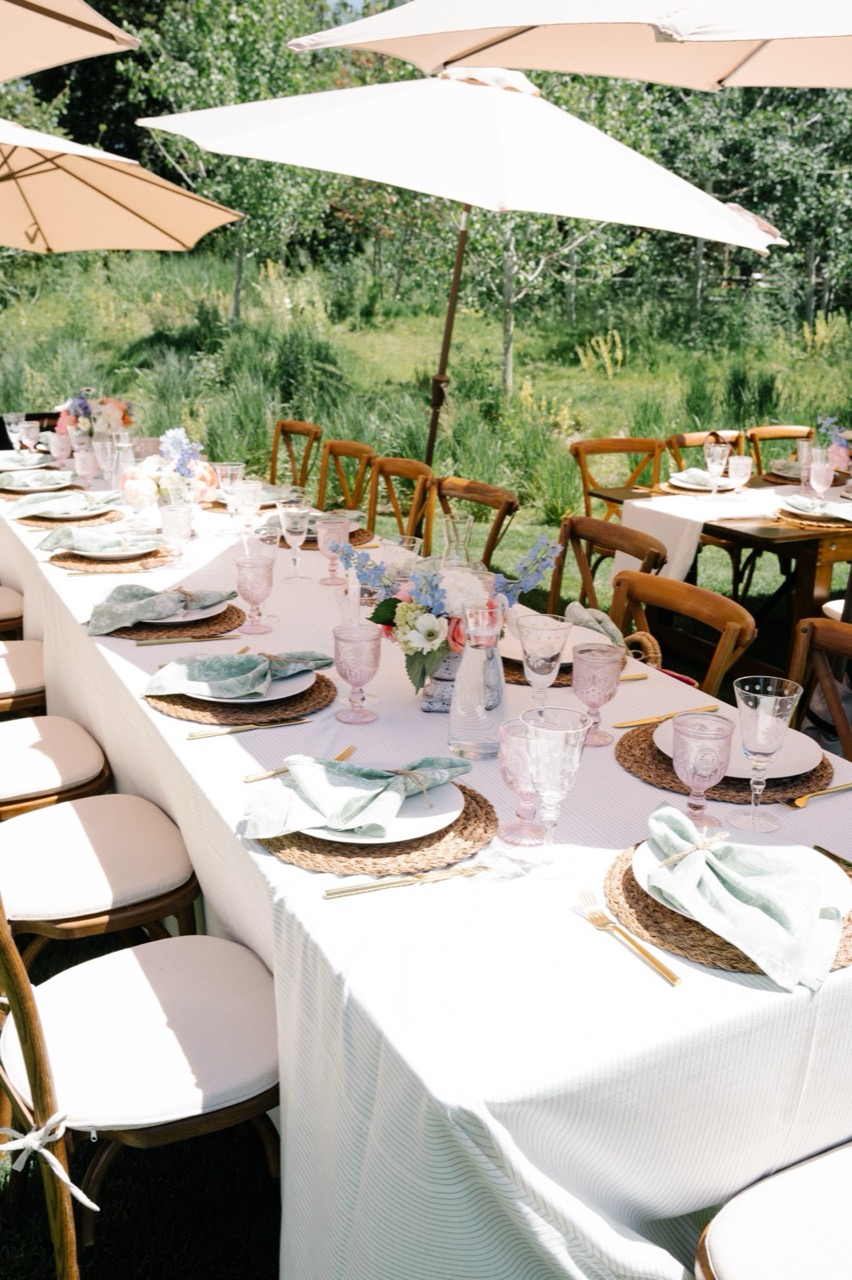 An al fresco table set for a Forum dinner